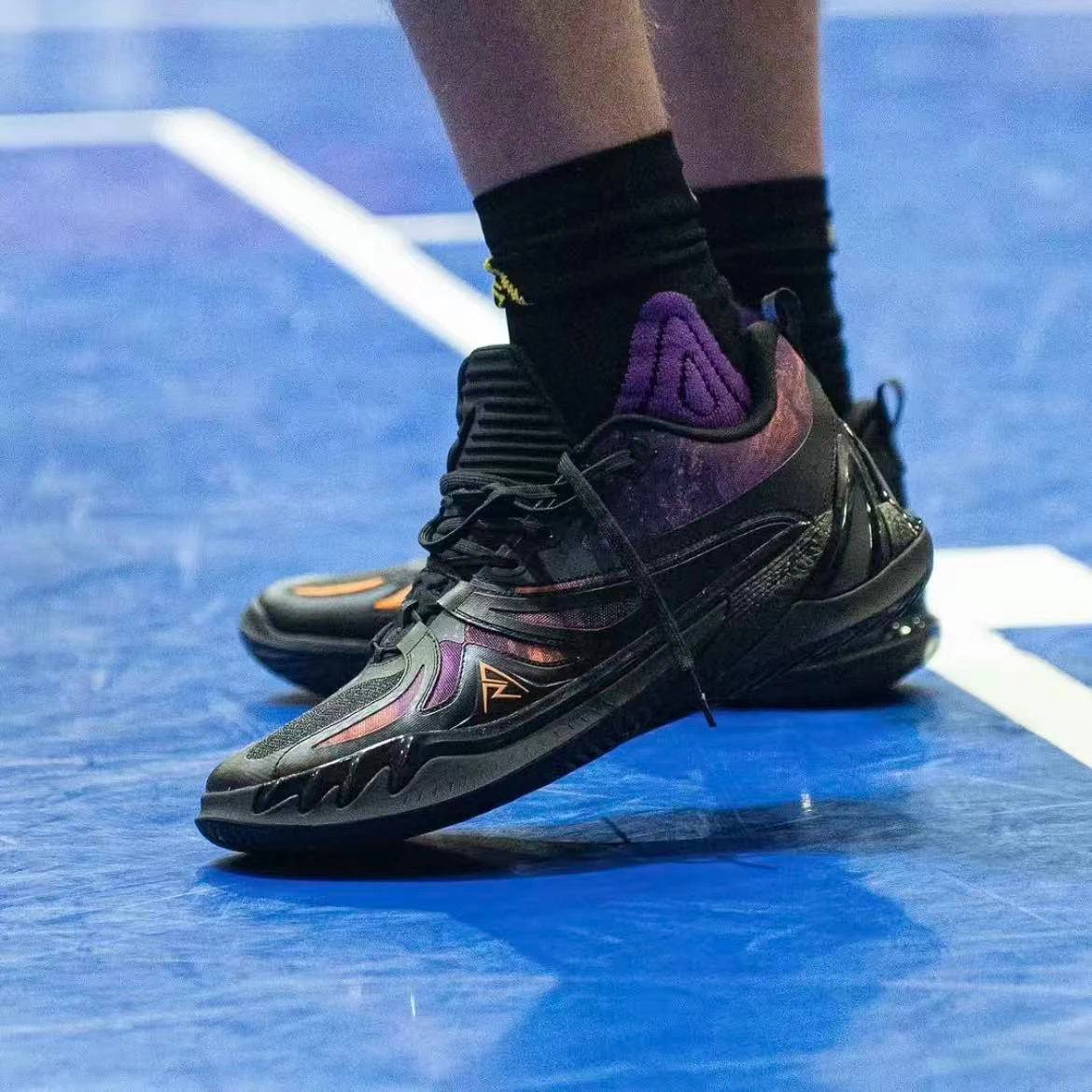 Hc604f43aa85e4b1fb162f11906c8c1b5Q.webp Rigorer AR3 Lightweight Breathable Sports Shoes Game Basketball Shoes for Amateur and Community Leagues - Image 1